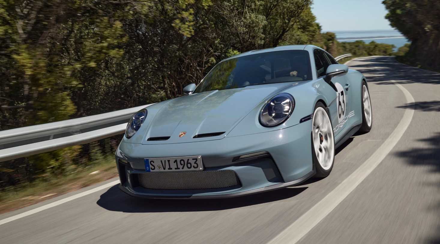 Porsche 911 S/T 2024 with manual transmission unveiled for nearly